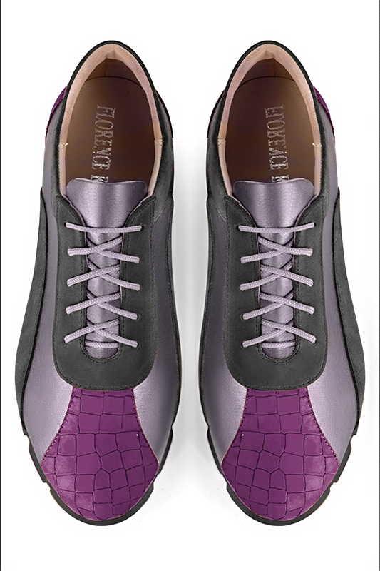 Mauve purple and dark grey women's three-tone elegant sneakers. Round toe. Flat rubber soles. Top view - Florence KOOIJMAN